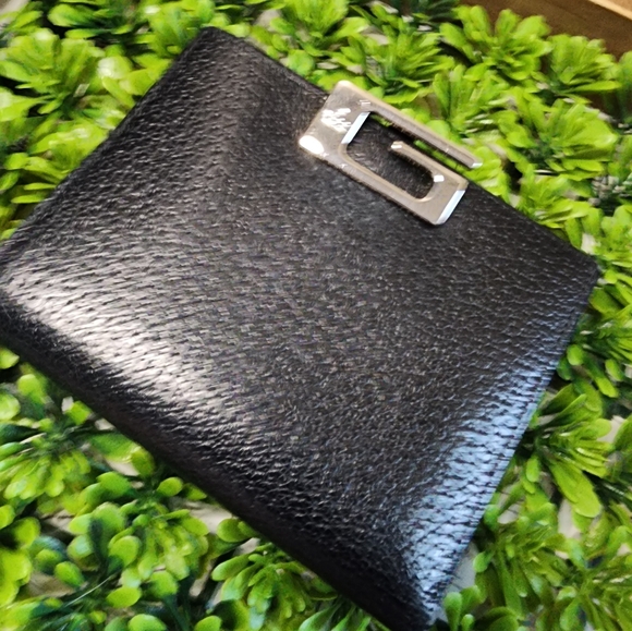 GUC Gucci G Clasp Compact Leather Wallet - Picture 3 of 16
